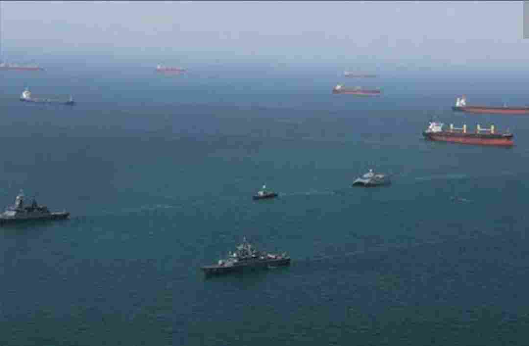 கப்பல்களுக்கு ஈரான் அனுமதி ஹோர்முஸ் நீரிணையில்