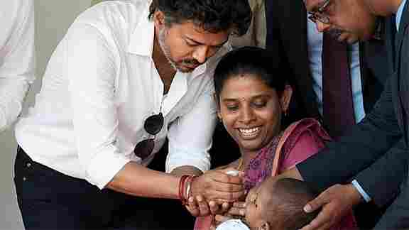 போலியோ சொட்டு மருந்து முகாம்: முதல்-அமைச்சர் விஜய் தொடங்கி வைத்தார்...!